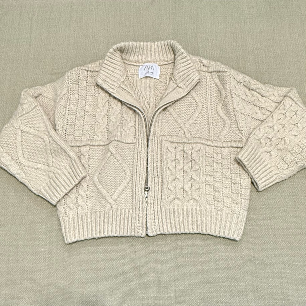 Kid's Zara cream color, full-zip cardigan with a stand-up collar. Size 8/9